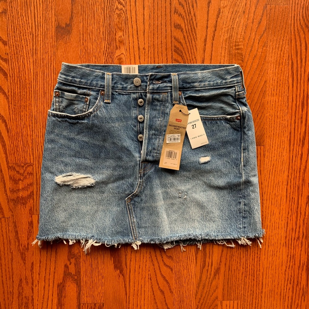 BRAND NEW Levi Reconstructed Skirt!